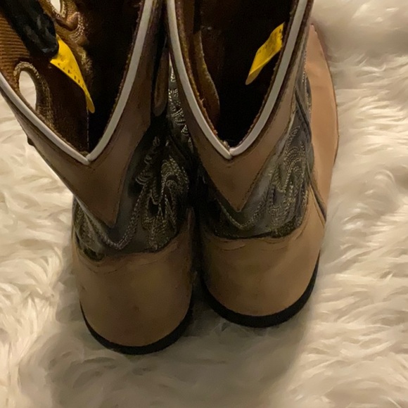 Brown and Black Western Boots - Picture 4 of 7